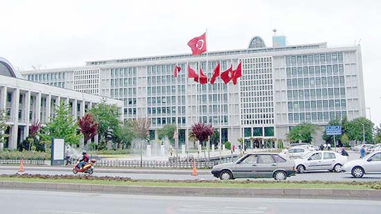 CHP'den 'akrabalar belediye şirketinde çalışamasın' teklifi
