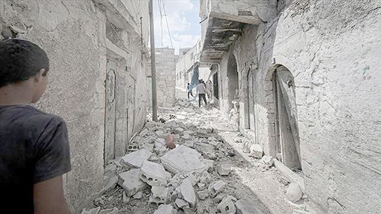 Esed rejimi İdlib'de sivil yerleşimleri vurdu