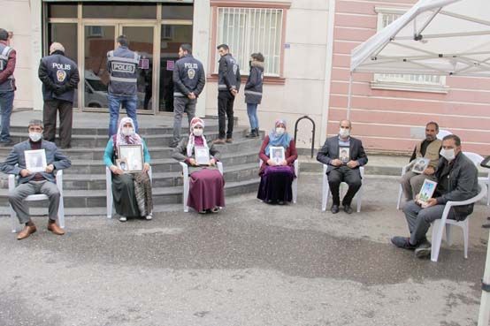 Diyarbakır annelerinin oturma eylemi 214. gününde sürüyor
