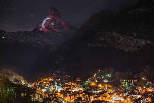 Türk Bayrağı Alpler'de