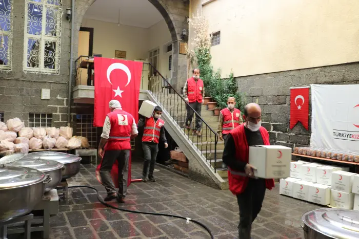 Diyarbakır’da bin 500 kişiye iftar yemeği