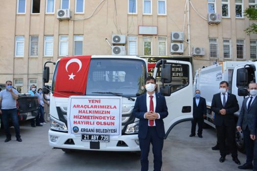Ergani Belediyesi, 2 temizlik aracını törenle hizmete aldı