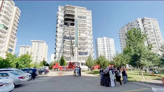 Diyarbakır'da 12 katlı binada yangın