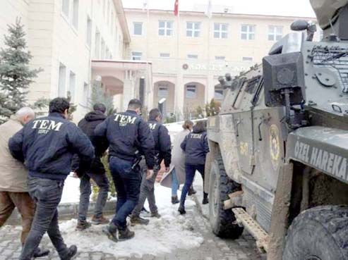 16 kişi PKK'dan gözaltına alındı