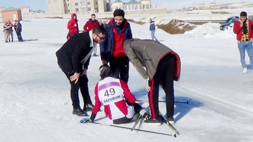 Üniversitelerarası Kayaklı Koşu Türkiye Şampiyonası Muş'ta başladı