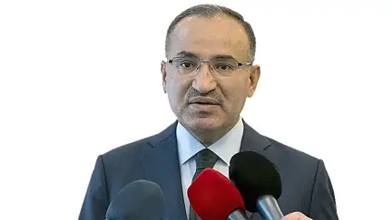 Adalet Bakanı Bozdağ, anayasa değişikliği için çalışmalara başlayacaklarını bildirdi