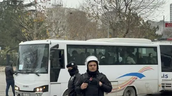 Kadıköy'de izinsiz gösteriye polis müdahale etti