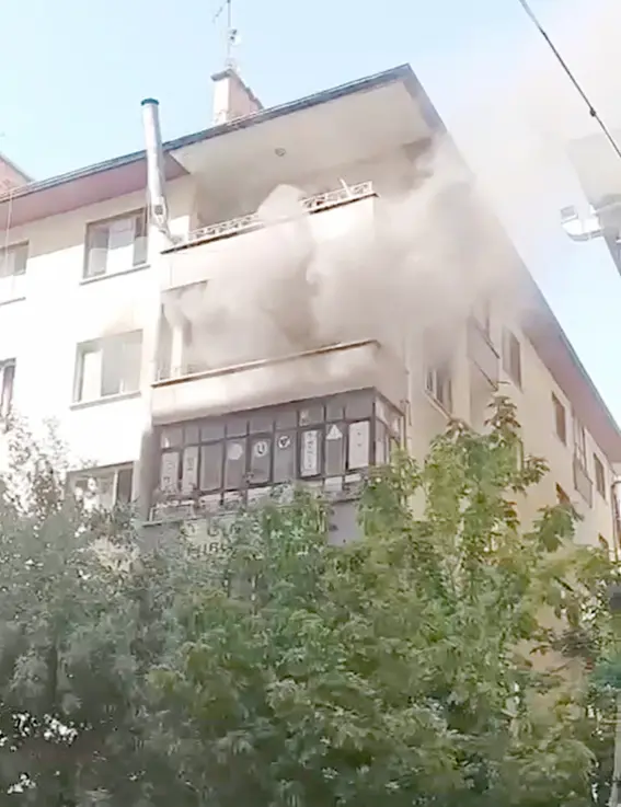 Diyarbakır'da bir apartmanın 3'üncü katında yangın