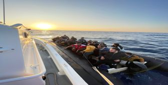 Ölüm virajında 36 düzensiz göçmen kurtarıldı