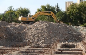 89 kişinin mezarı Galeria Sitesinin temeli kapatılıyor