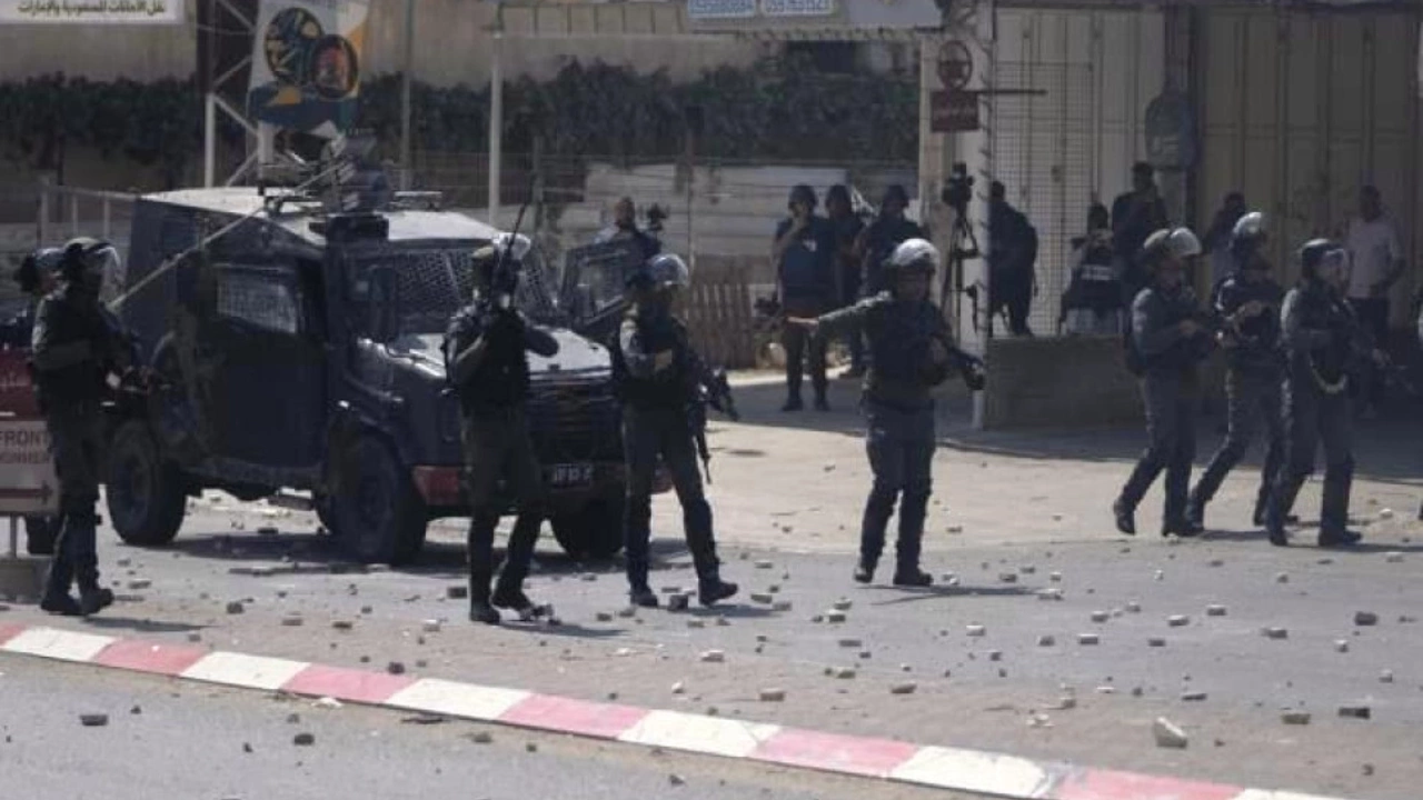 İsrail ordusu, Batı Şeria'da 50 Filistinliyi gözaltına aldı