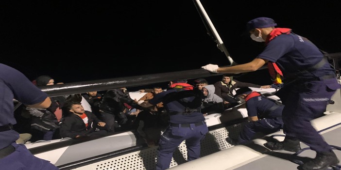 Marmaris açıklarında 22 düzensiz göçmen kurtarıldı