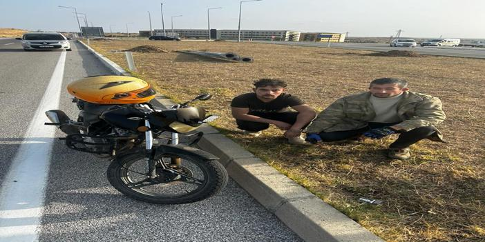 Motosikletle göçmen kaçakçılığı yaptığı iddia edilen zanlı yakalandı