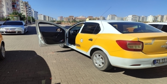 Diyarbakır'da taksi şoförü iki meslektaşının bıçaklı saldırısında yaralandı
