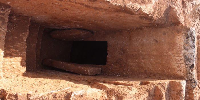 Adıyaman'daki kazı çalışmalarında oda mezar bulundu