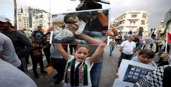 İsrail'in Gazze saldırıları işgal altındaki Batı Şeria'da protesto 