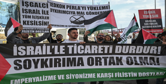 Beylikdüzü'nde gemiyle İsrail'e yük taşıyacak şirket protesto edildi