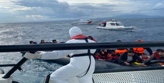 Ayvalık açıklarında 45 düzensiz göçmen kurtarıldı