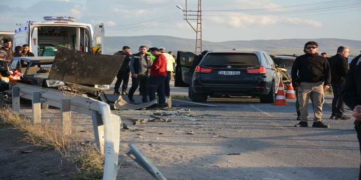 Ağrı'da iki otomobilin çarpışması sonucu 1 kişi öldü, 1 kişi yaralandı