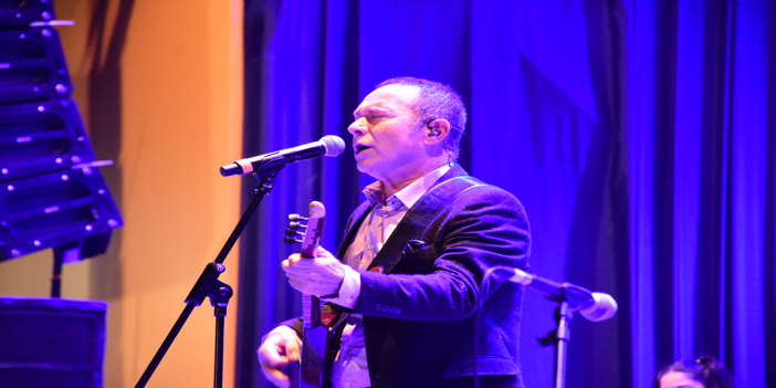 Sümer Ezgü Antalya'da konser verdi
