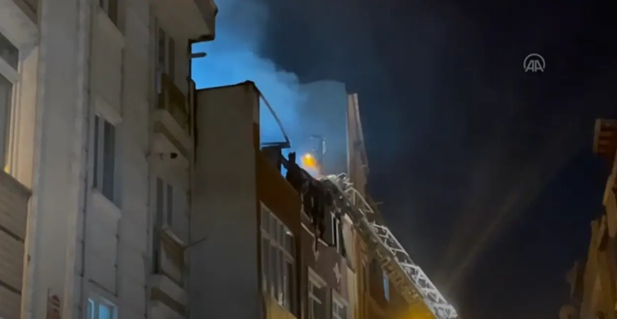 (Video) Evini ateşe verip sosyal medyadan paylaşan şüpheli gözaltına alındı