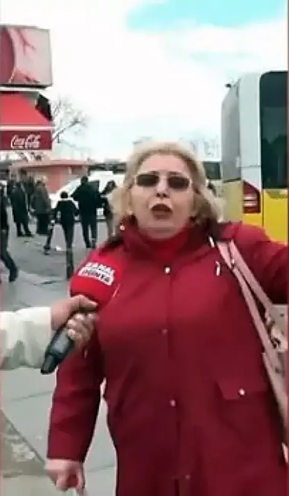 Kadıköy'de sokak röportajında Cumhurbaşkanı Erdoğan'a hakaret eden kadına 