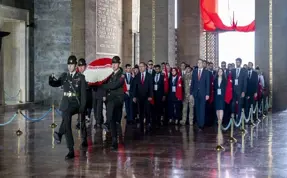 (Video) Anıtkabir'de 19 Mayıs töreni