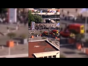 (Video) Terör örgütü sempatizanları Türk vatandaşlarına saldırdı
