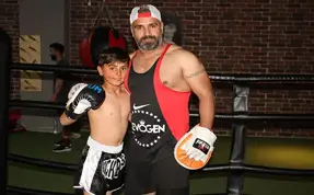 9 yaşında dünya şampiyonu olan minik kick boksçu yeni hedefleri için ter döküyor