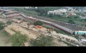 (Video) Hindistan'daki tren kazasında ölü sayısı 290'a yükseldi