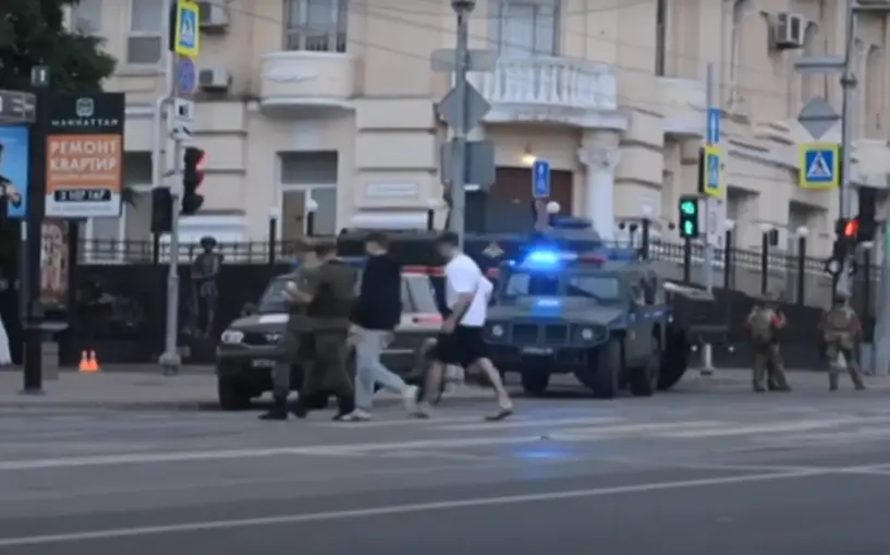 (Video) Rostov'da zırhlı araç hareketliliği sürüyor