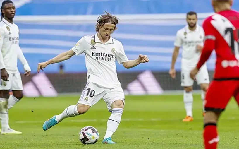 Real Madrid, Luka Modric'in sözleşmesini 2024 yılına kadar uzattı