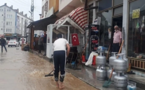 Kastamonu'nun Cide ilçesinde şiddetli yağış su baskınlarına neden oldu