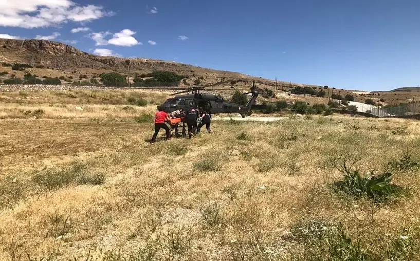 Tunceli'de askeri helikopter, kalp krizi geçiren kadın için havalandı