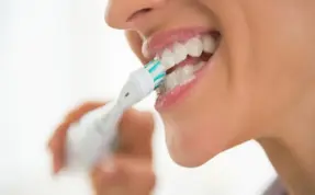 Yanlış fırçalama diş eti çekilmesine sebep olabilir