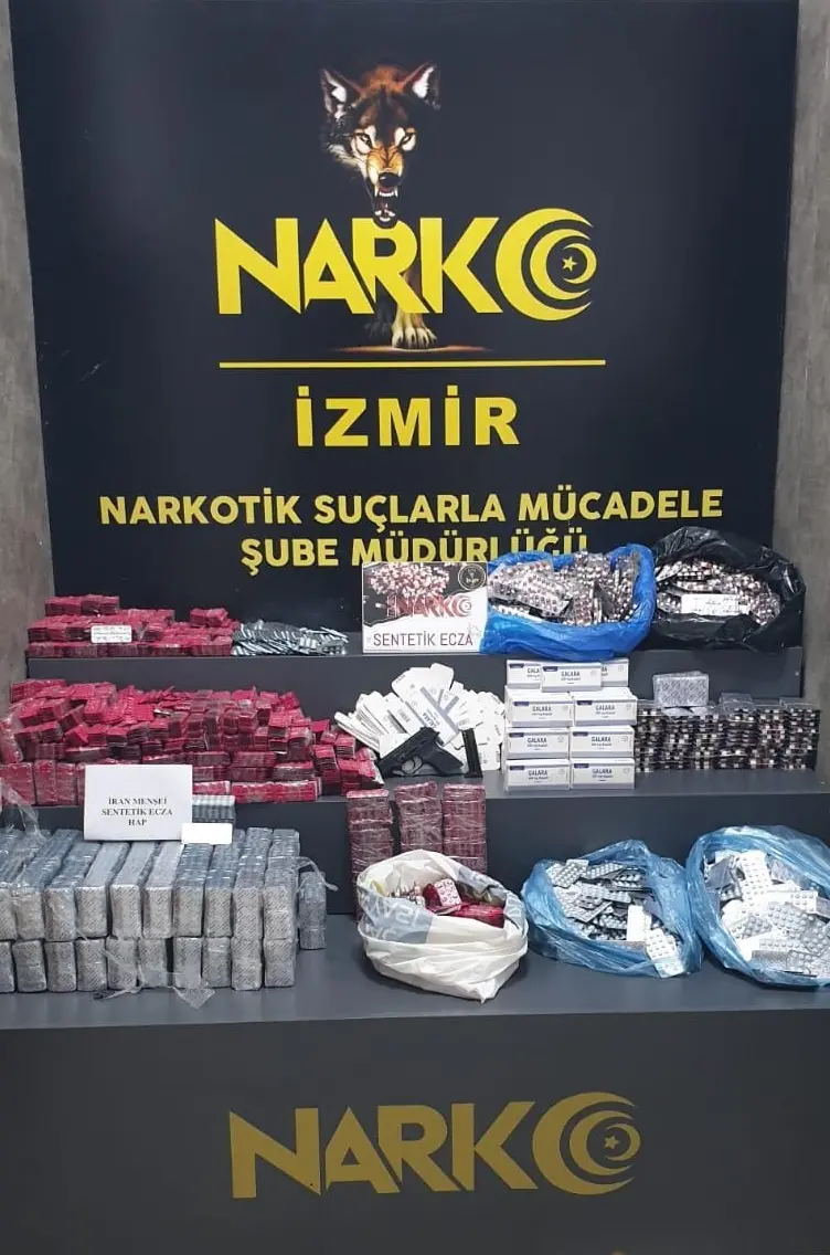 İzmir'de bir evde 154 bin uyuşturucu içerikli hap ele geçirildi