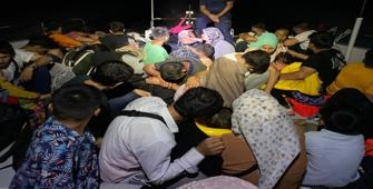 İzmir açıklarında 58 düzensiz göçmen kurtarıldı, 38 düzensiz göçmen yakalandı