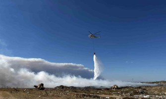 Enez’in eski çöplüğünde çıkan yangına 3 uçak ve 2 helikopterle müdahale edildi