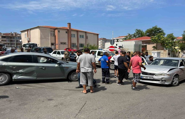 Keşan’da otomobiller çarpıştı: 2 yaralı