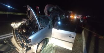 Şanlıurfa'da otomobilin traktöre çarpması sonucu 1 kişi öldü, 3 kişi yaralandı