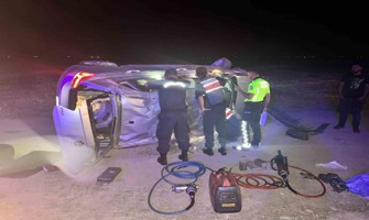 Aksaray’da otomobil traktöre çarptı: 3 yaralı