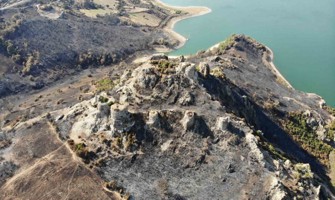 Çanakkale’de 2 bin 500 yıllık tarihi kale de alevlerden etkilendi