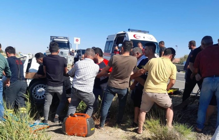 Aksaray’da otomobil şarampole yuvarlandı: 1 ölü, 4 yaralı