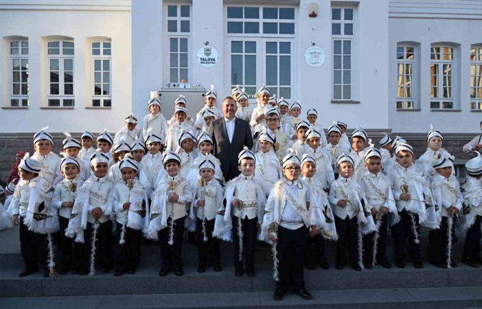 Yalova Belediyesi Sünnet Şöleni’nde 71 çocuk erkeliğe ilk adımı attı
