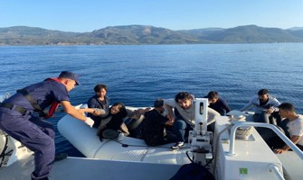 Ayvacık açıklarında Yunan unsurlarınca ölüme terk edilen 18 kaçak göçmen kurtarıldı