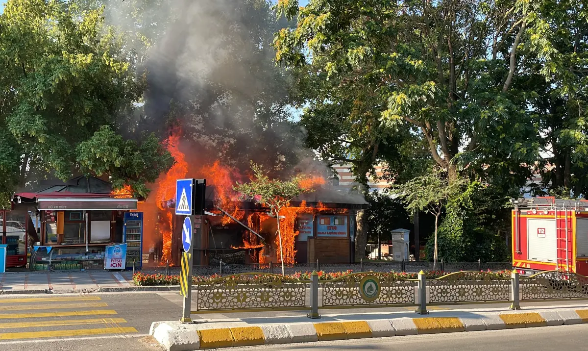 Edirne'de çiçekçi dükkanında çıkan yangın söndürüldü 