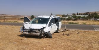 Gaziantep'te hafif ticari araçla otomobil çarpıştı