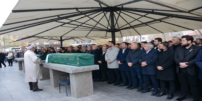 Kalp krizi sonucu vefat eden AK Parti Balıkesir Gençlik Kolları Başkanı Uysal'ın cenazesi toprağa verildi