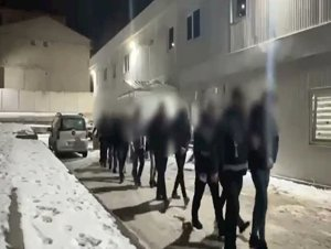 Jandarma'dan farklı suçlardan aranan 74 kişiye gözaltı 
