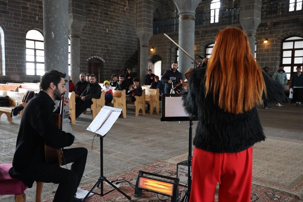 Diyarbakır'da Kültür Şöleni: Kilisede Klasik Müzik Konseri